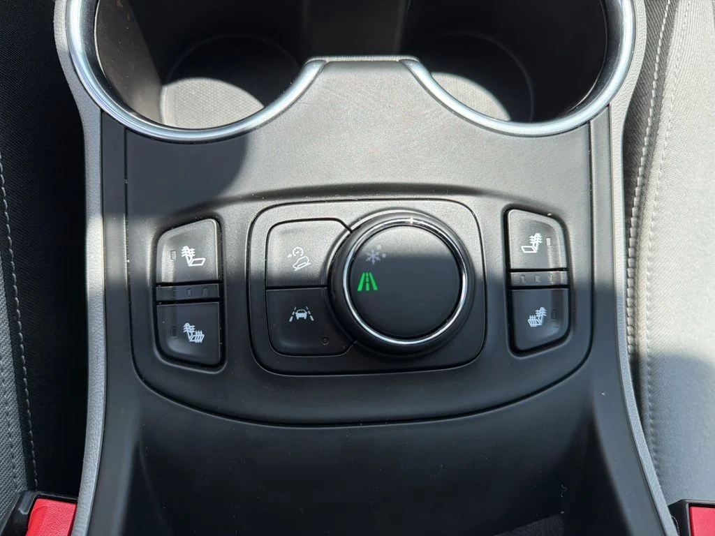 Used 2022 White GMC SLE image 42