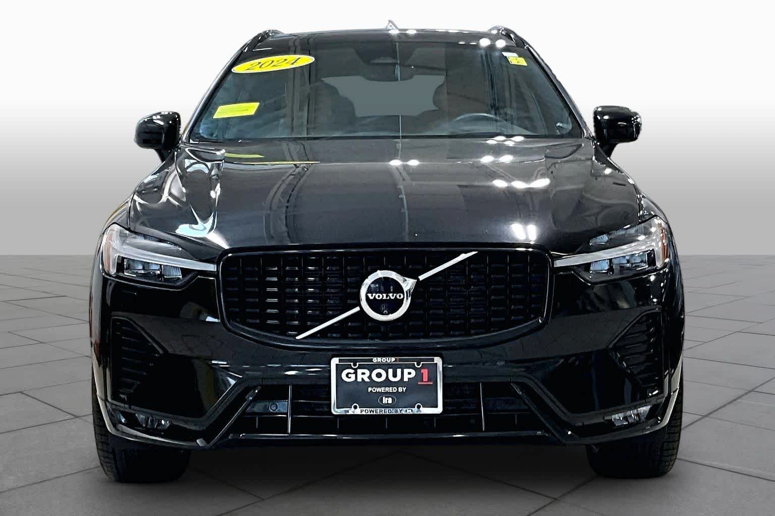Used 2024 Onyx Black Metallic Volvo Ultimate Dark Theme image 4