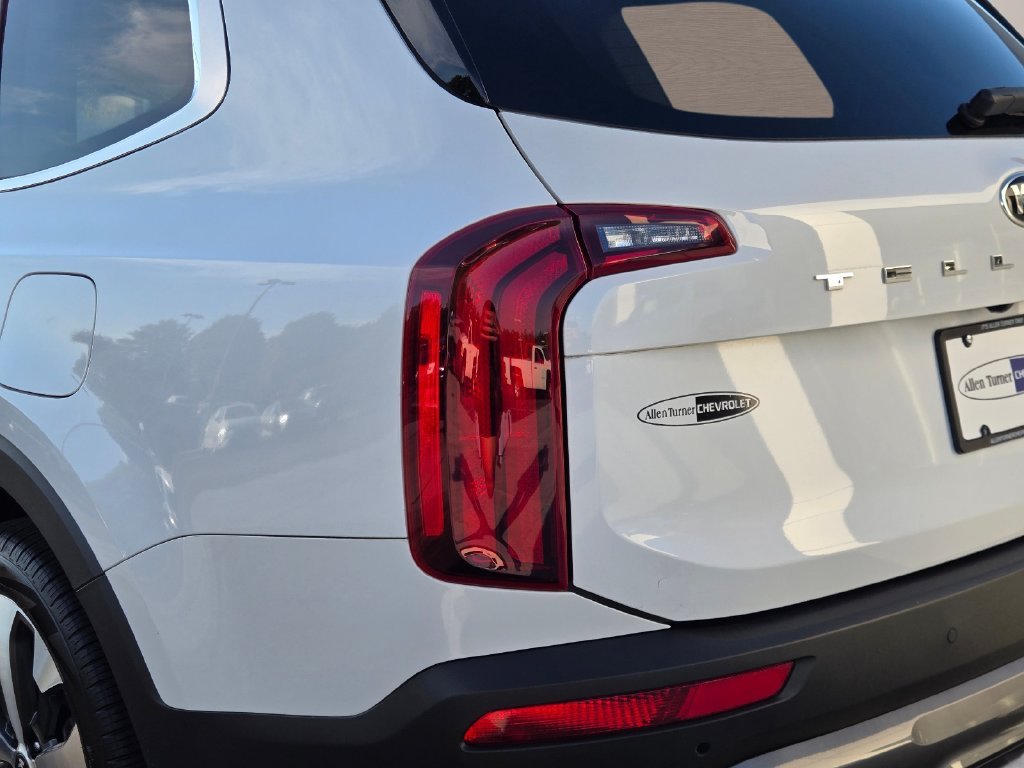 Used 2020 White Kia S image 10