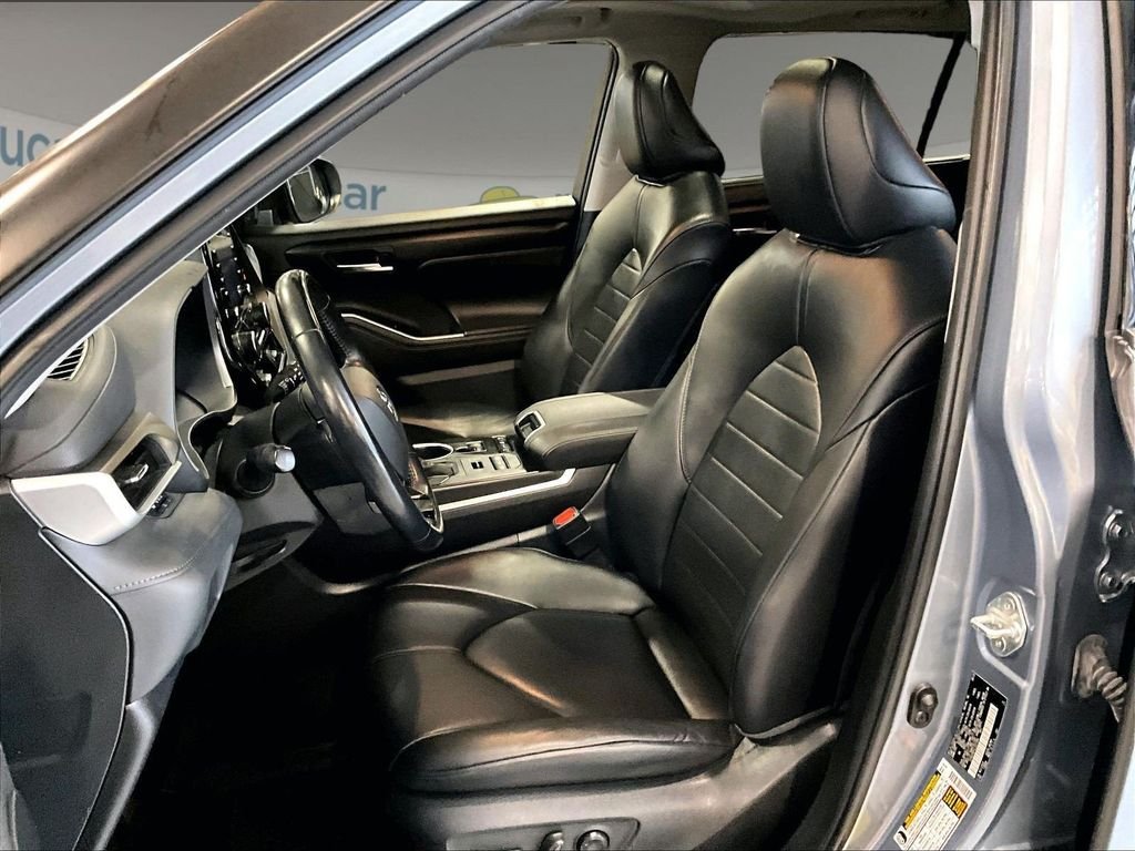 Used 2020  Toyota XLE image 10