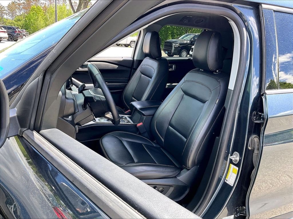 Used 2024 Stone Blue Metallic Ford XLT image 9