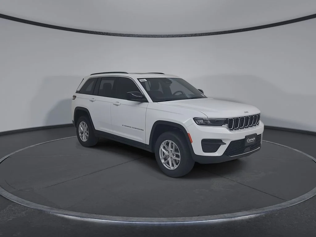 New 2026 Bright White Clear-Coat Exterior Paint Jeep Laredo X image 3
