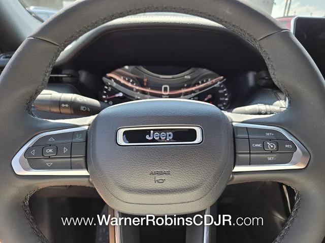 New 2026 Hydro Blue Pearl-Coat Exterior Paint Jeep Latitude image 20