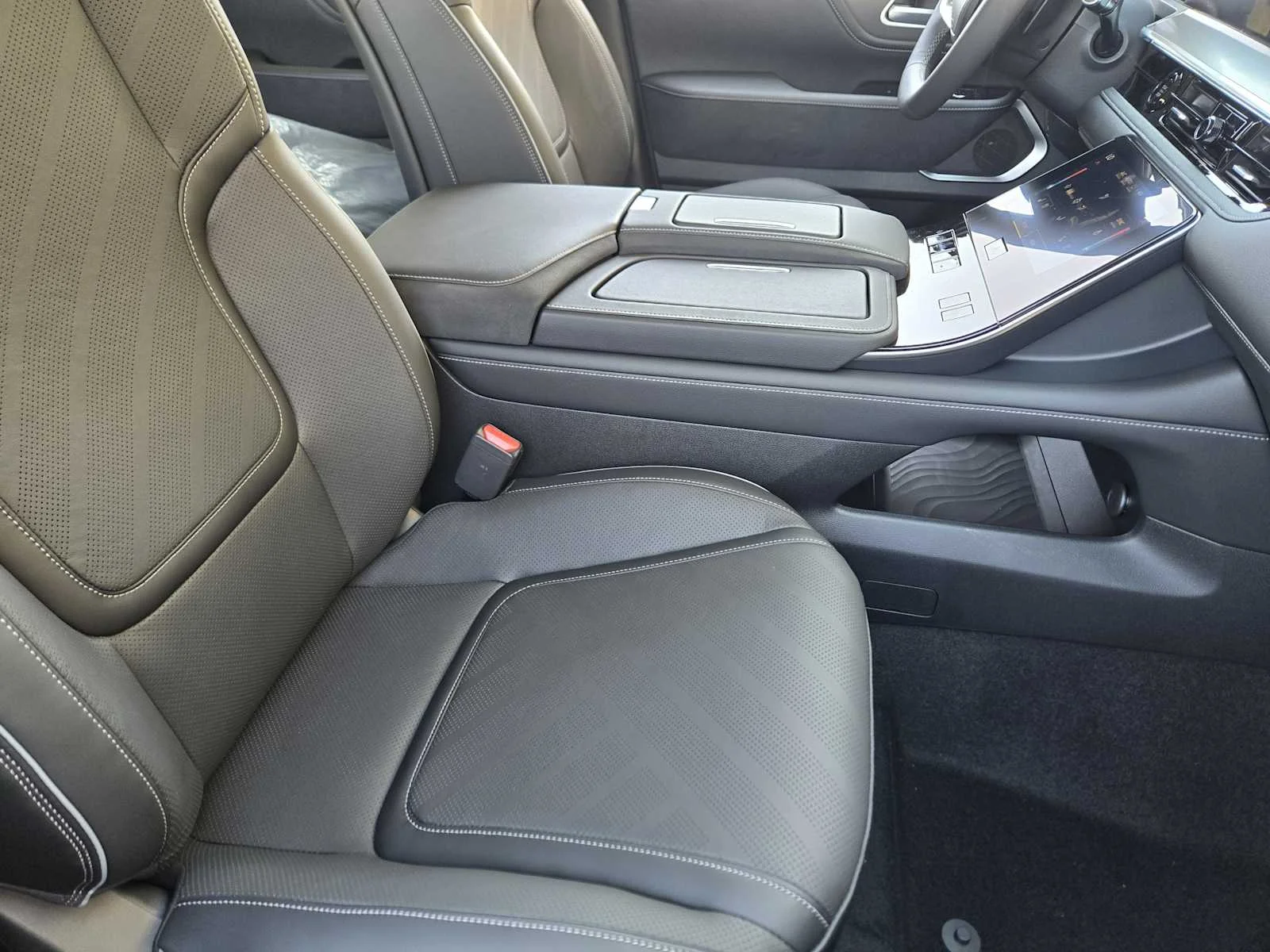 New 2026 BLACK OBSIDIAN INFINITI Luxe 2WD image 9