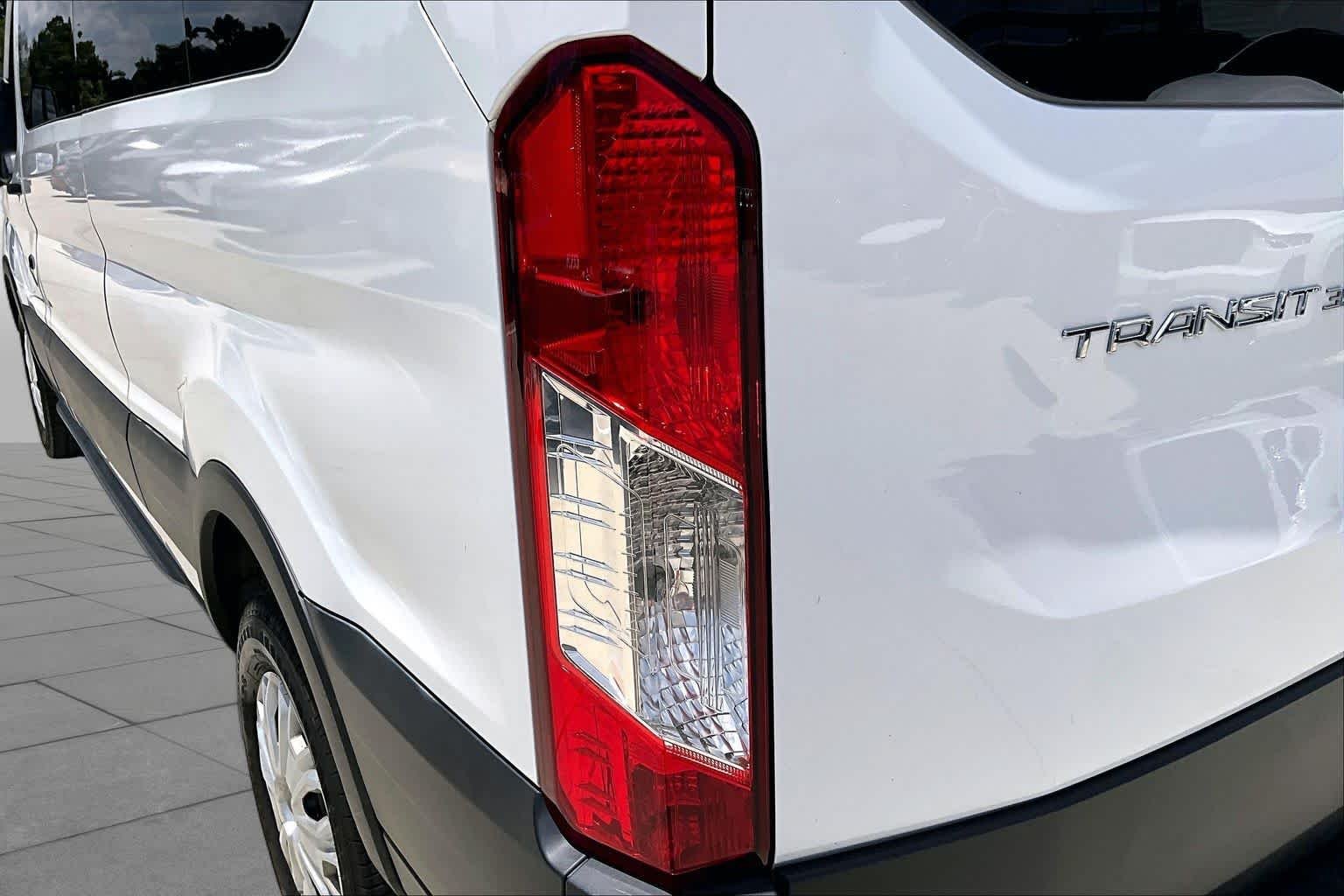 Used 2023 Oxford White Ford XLT image 27