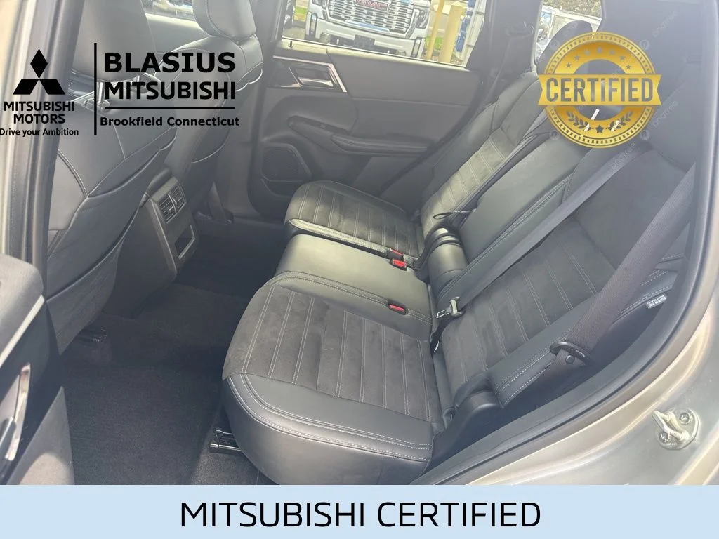 Certified Used 2024 Silver Mitsubishi SE image 31