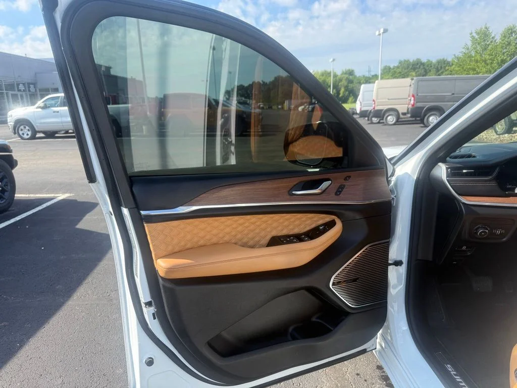 Used 2022 White Jeep Summit image 11
