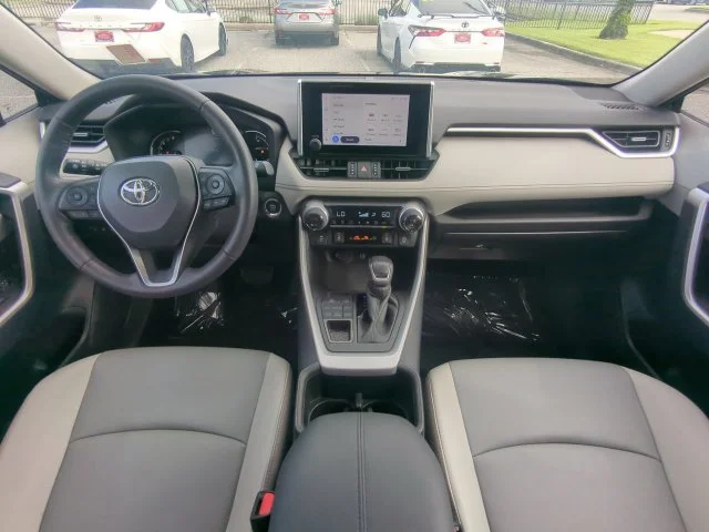 Certified Used 2023  Toyota XLE Premium image 17