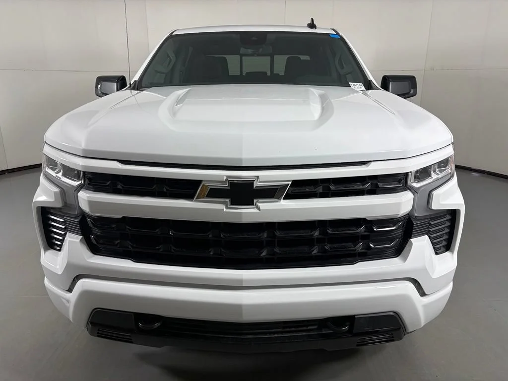 New 2026 Summit White Chevrolet RST image 4