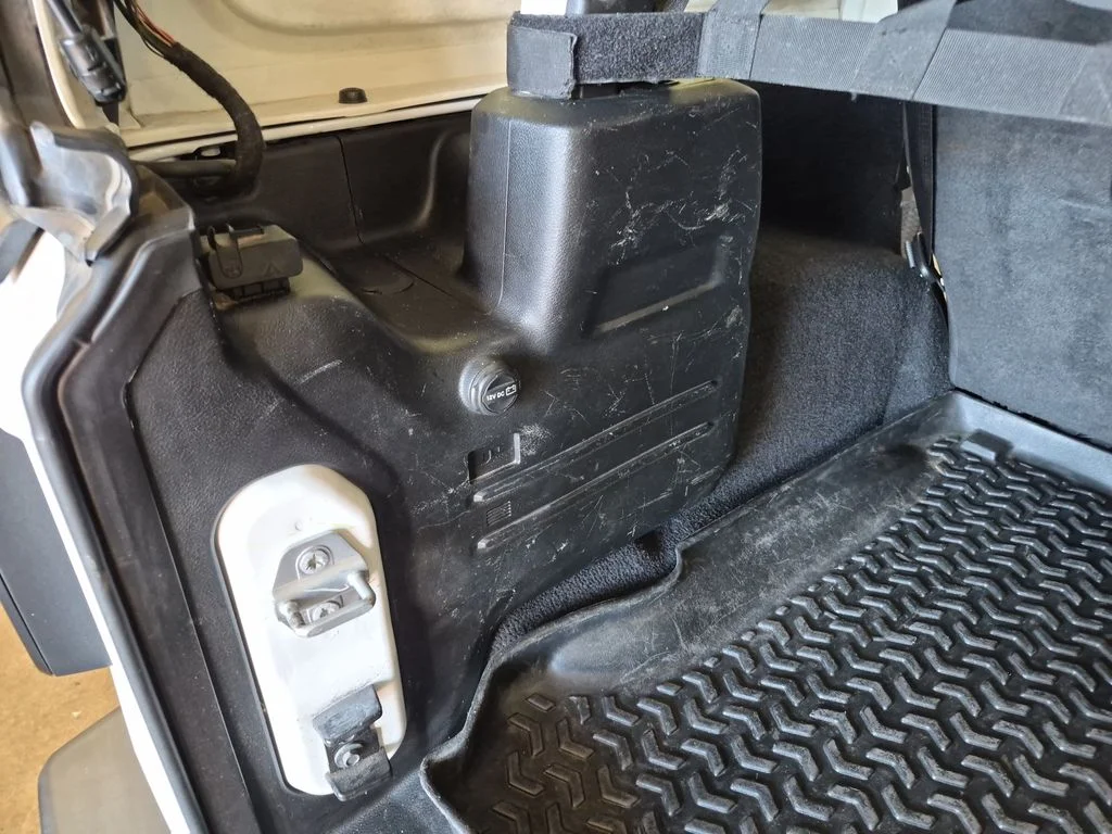 Used 2019 Bright White Clearcoat Jeep Unlimited Sahara image 18