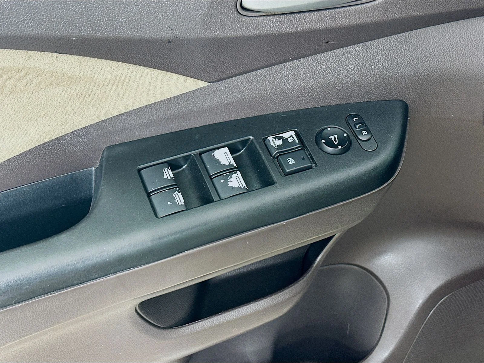 Used 2012 White Honda  image 16