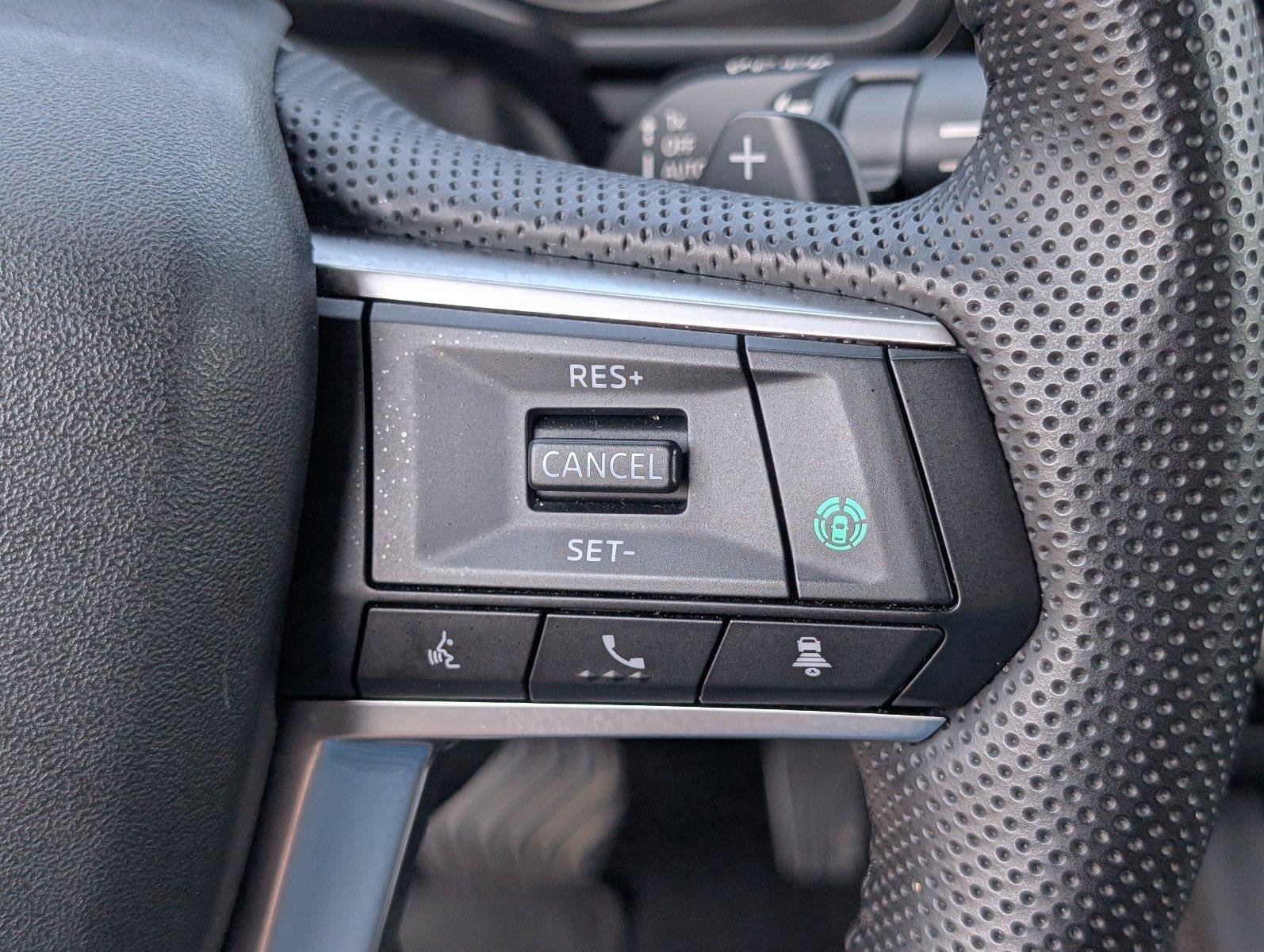 Used 2025 White Diamond Mitsubishi SE image 29