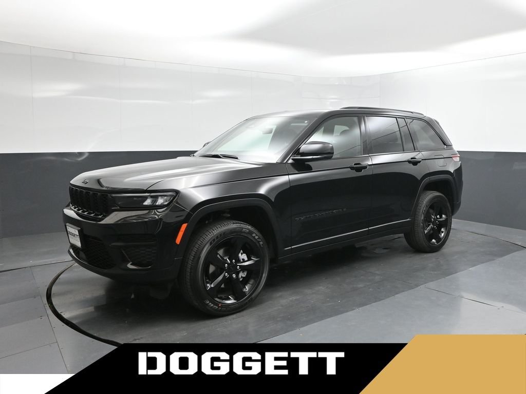 New 2025 Diamond Black Crystal Pearl-Coat Exterior Paint Jeep Altitude X image 1