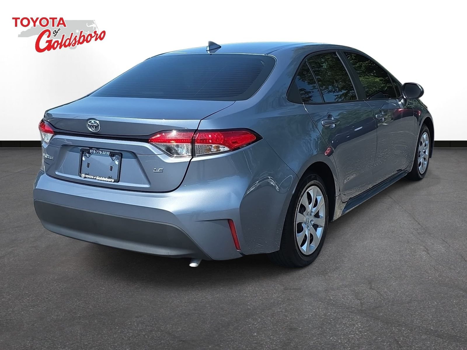 Used 2025  Toyota LE image 5