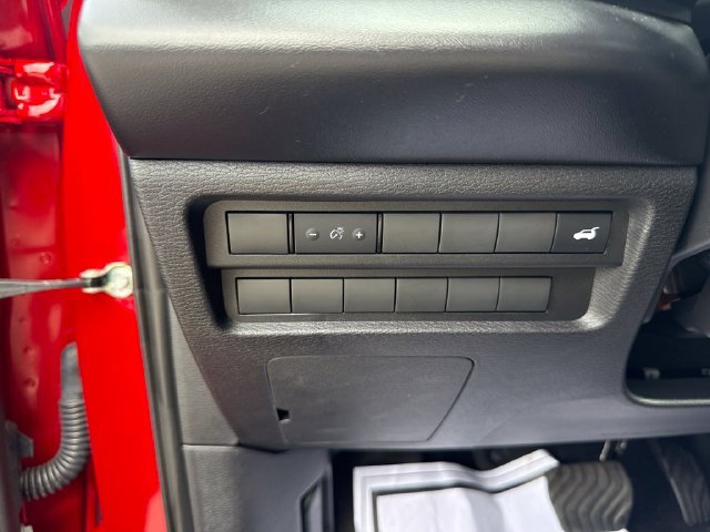 Used 2025  Mitsubishi SE image 28