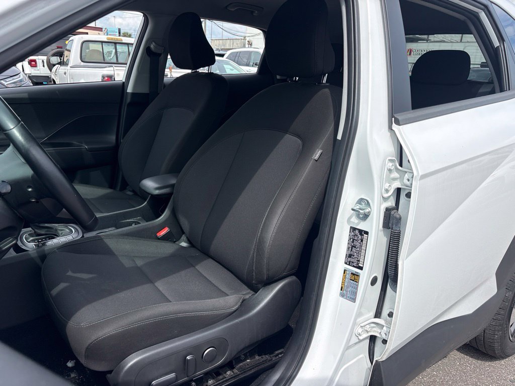 2025 Hyundai Kona SEL - Photo 9