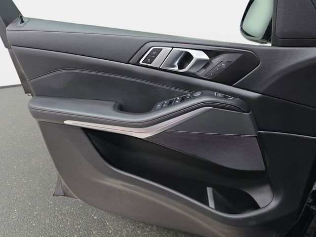 Certified Used 2022 Black Sapphire Metallic BMW xDrive40i image 27