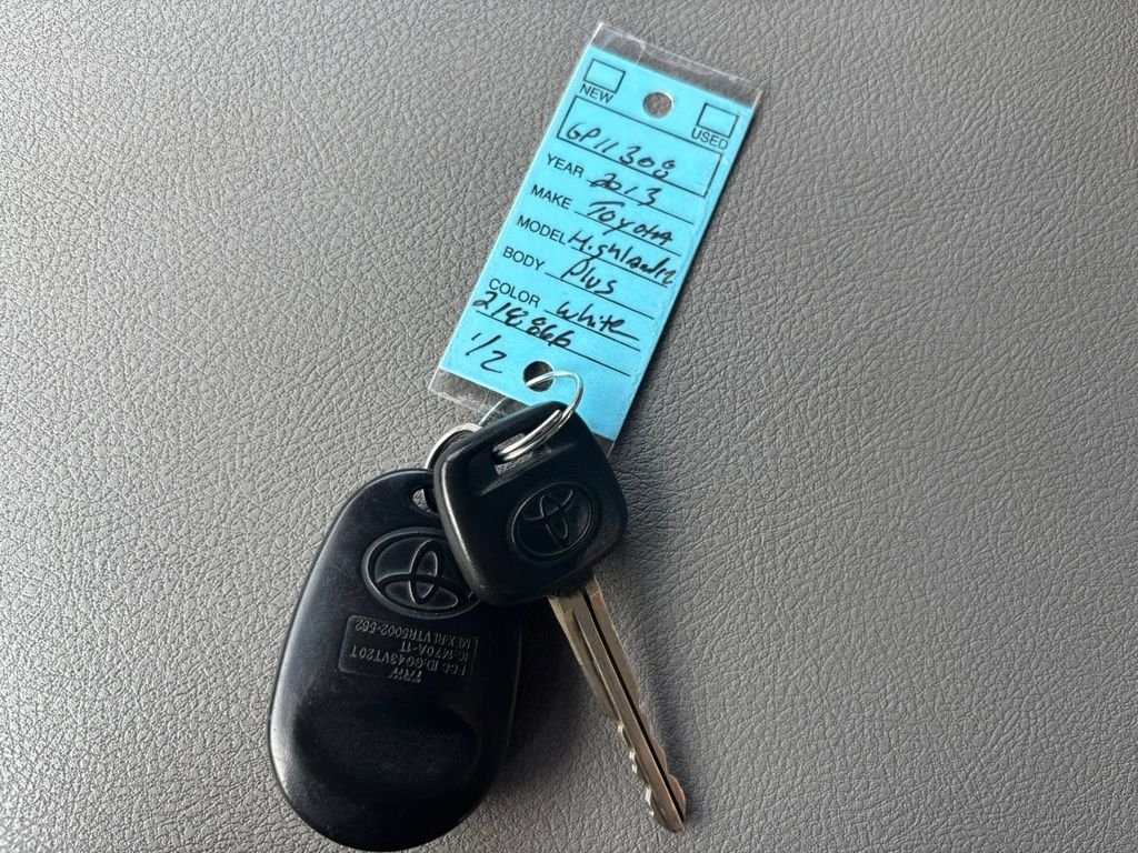 Used 2013 White Toyota Base image 30