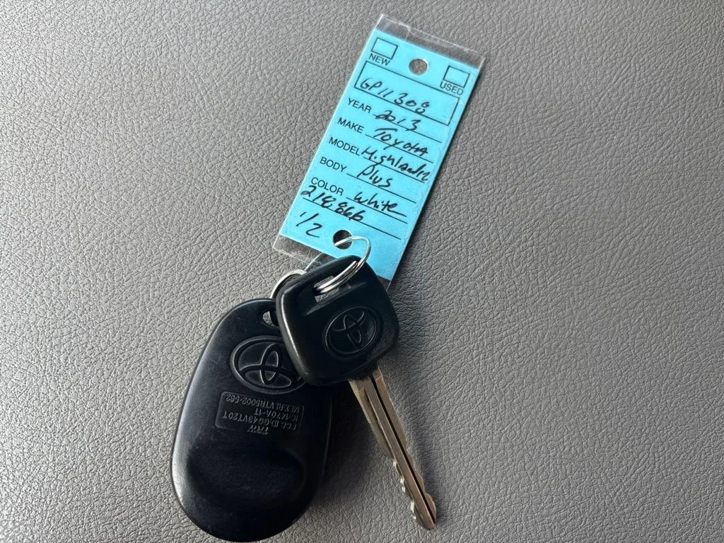 Used 2013 White Toyota Base image 30