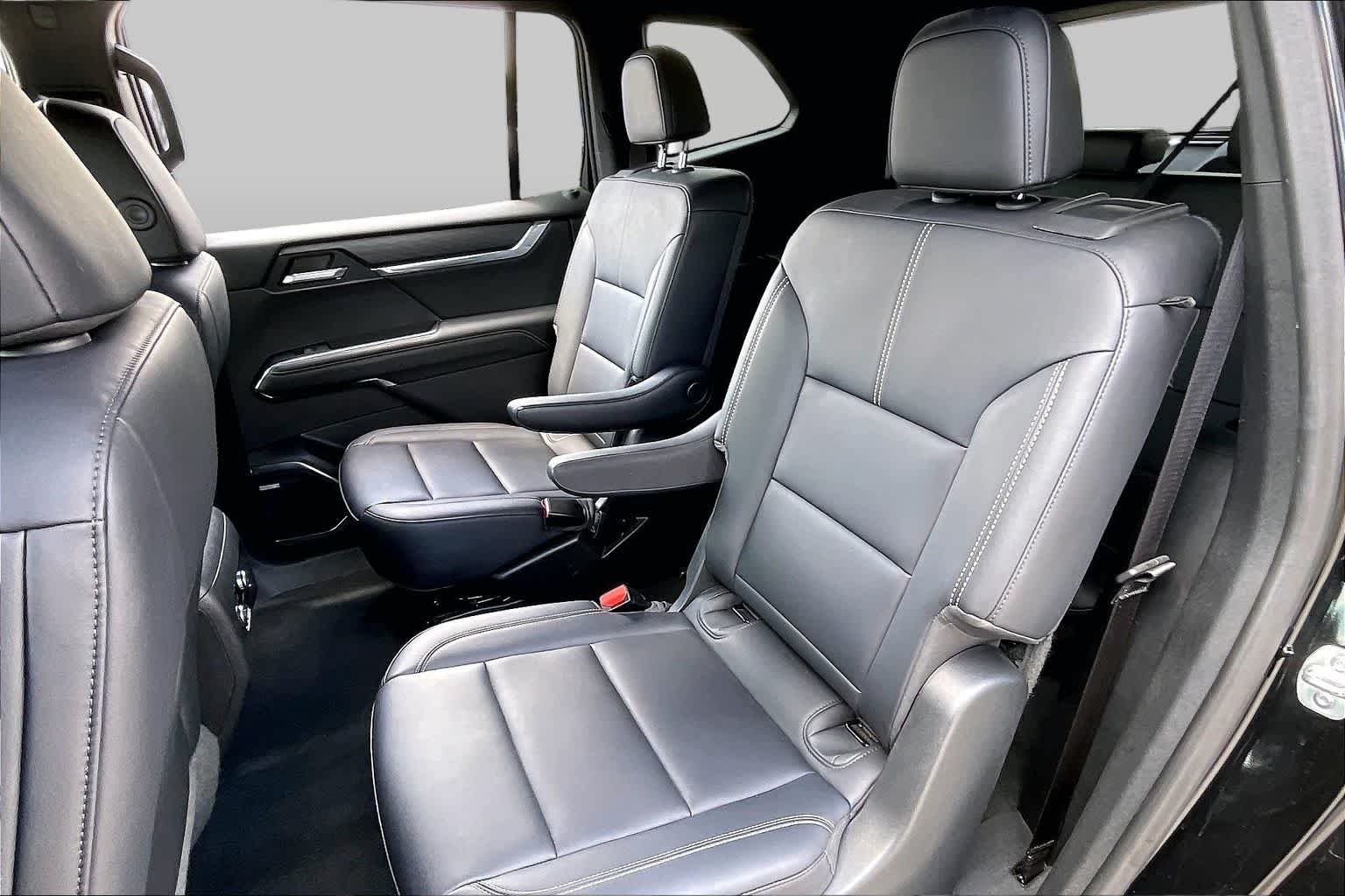 Used 2024 Ebony Twilight Metallic GMC Elevation image 18