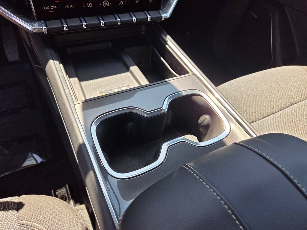 Used 2025 Summit White GMC FWD Elevation image 27