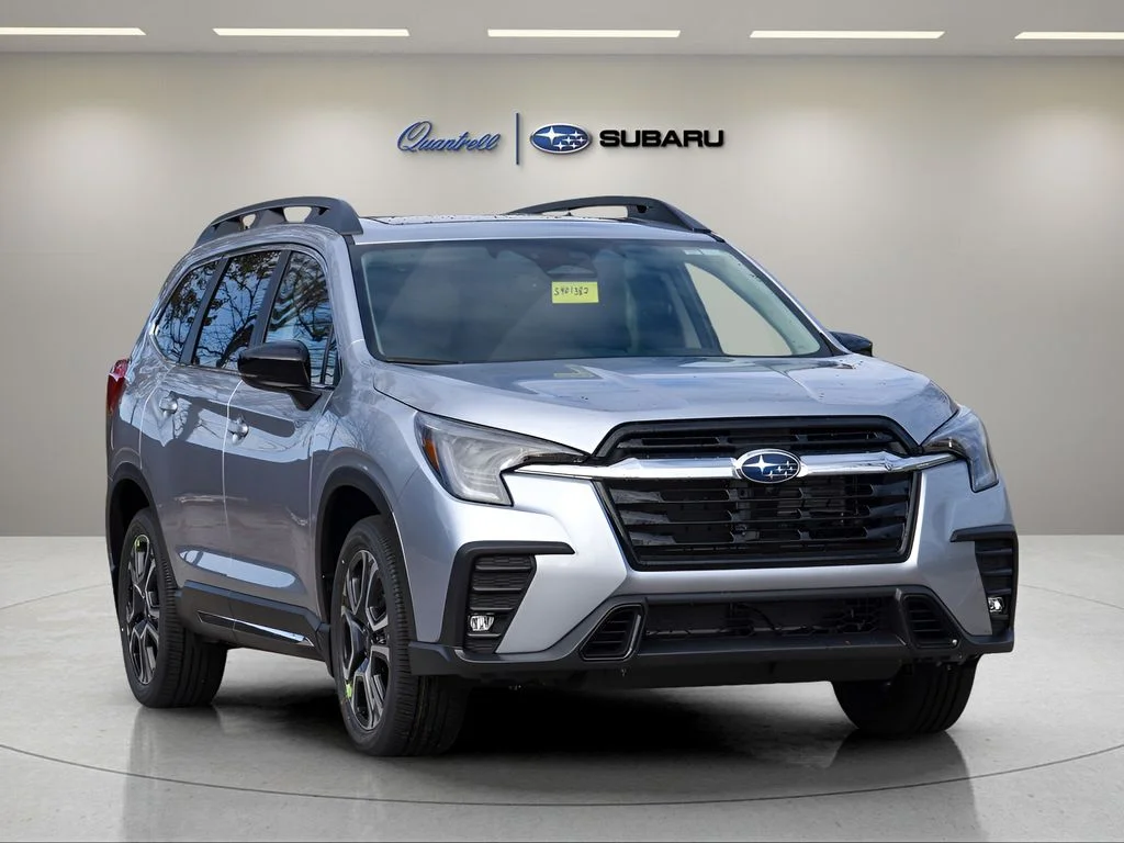 Used 2025 Ice Silver Metallic Subaru Limited image 2