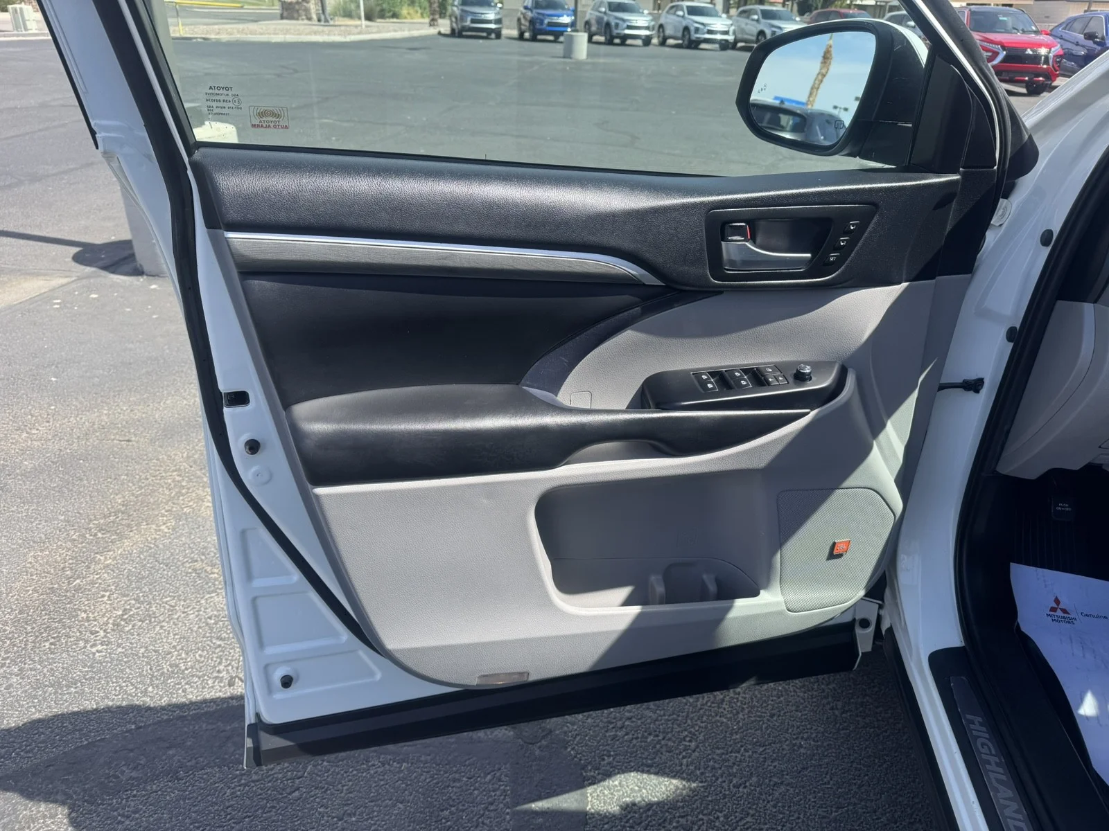 Used 2019  Toyota Hybrid Limited image 11