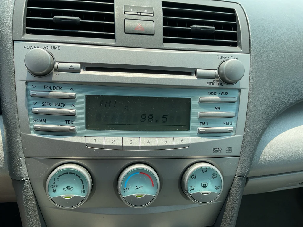 Used 2007 Titanium Metallic Toyota LE image 24