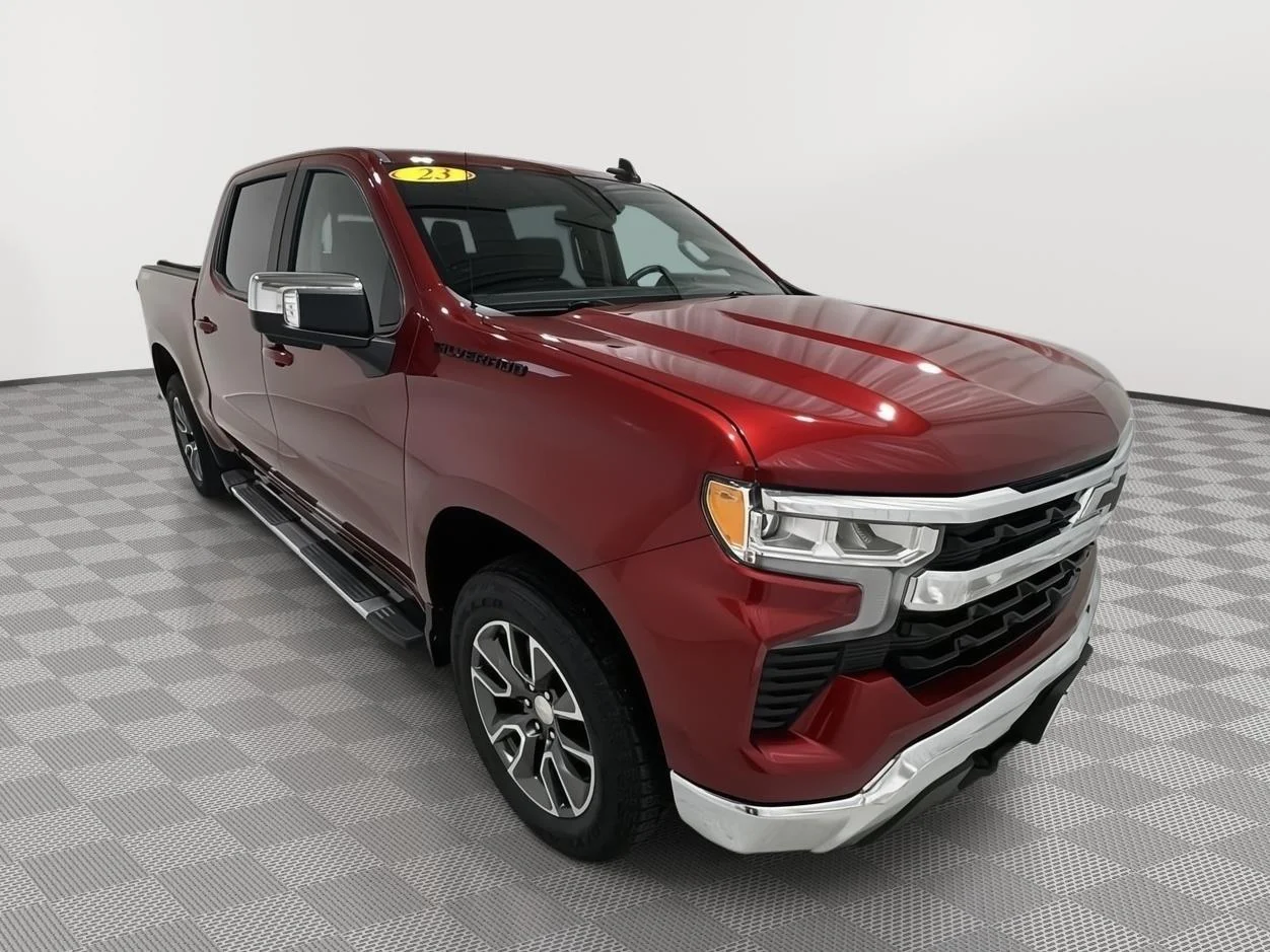 Used 2023 RADIANT RED TINTCOAT Chevrolet LT image 7