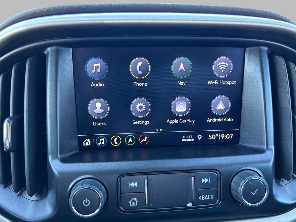 Used 2022 White GMC Denali image 29