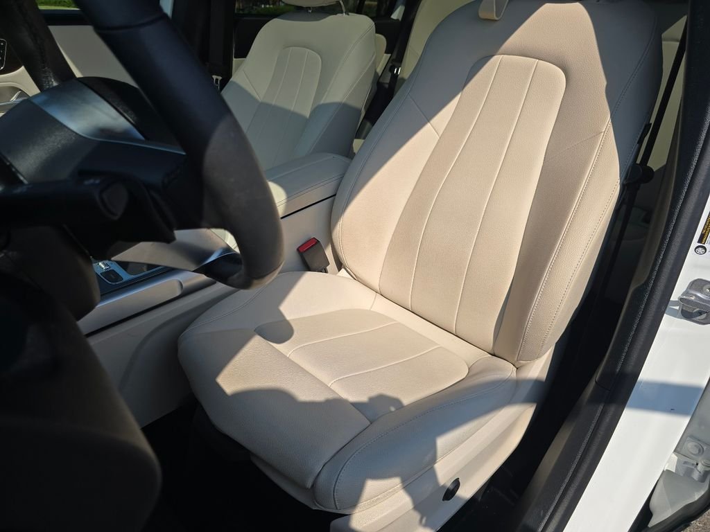 Certified Used 2025 Polar White Mercedes-Benz GLB 250 image 22