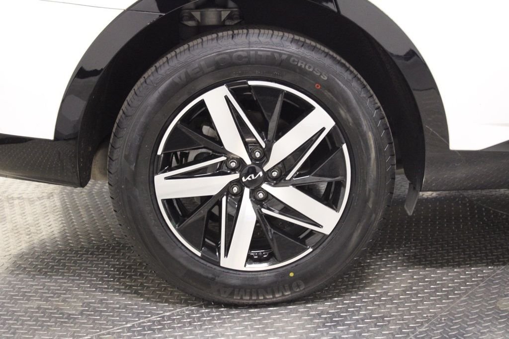 2023 Kia Sorento S - Photo 14