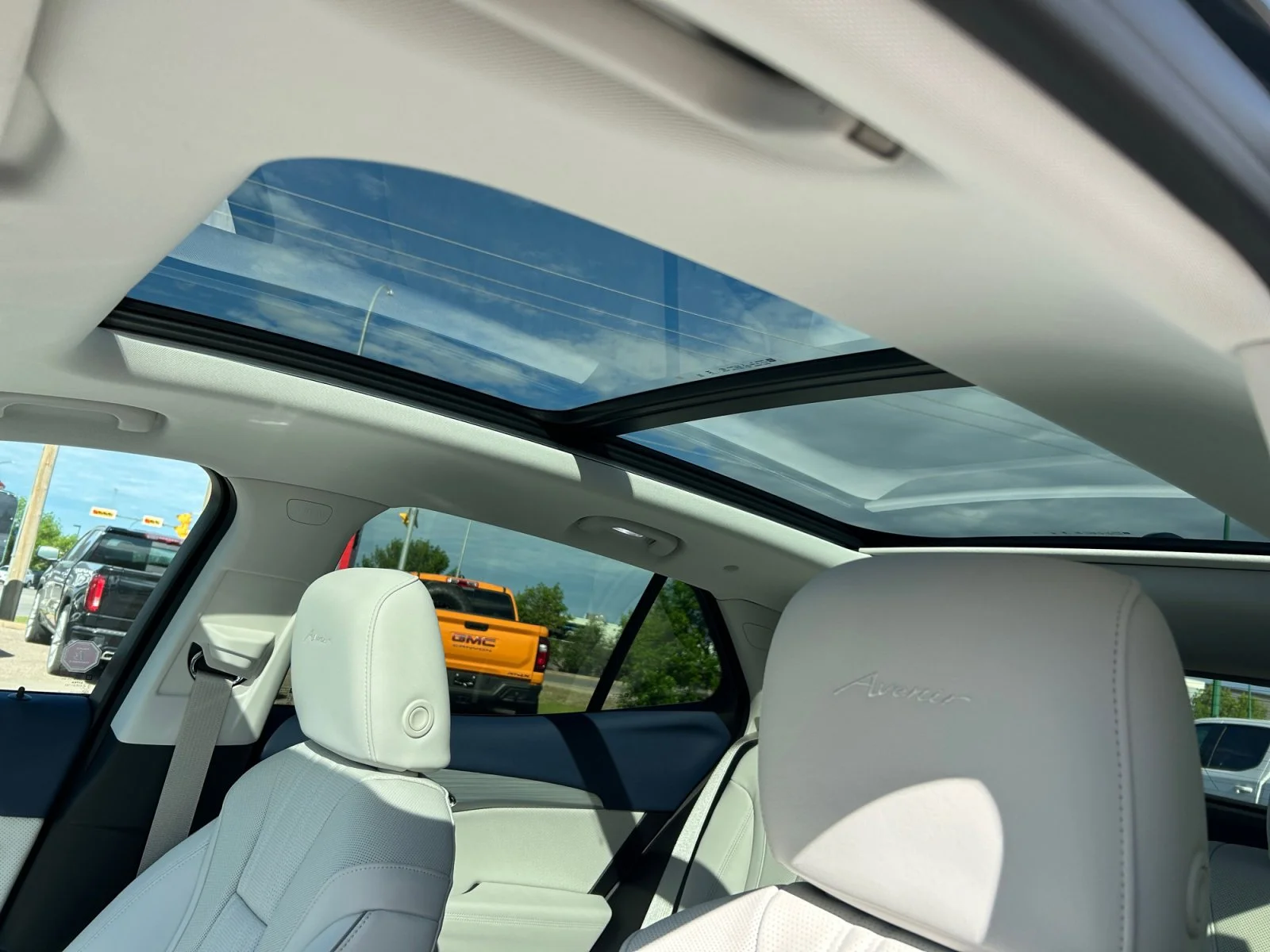 New 2026 Quartz Blue Metallic Buick Avenir AWD image 18