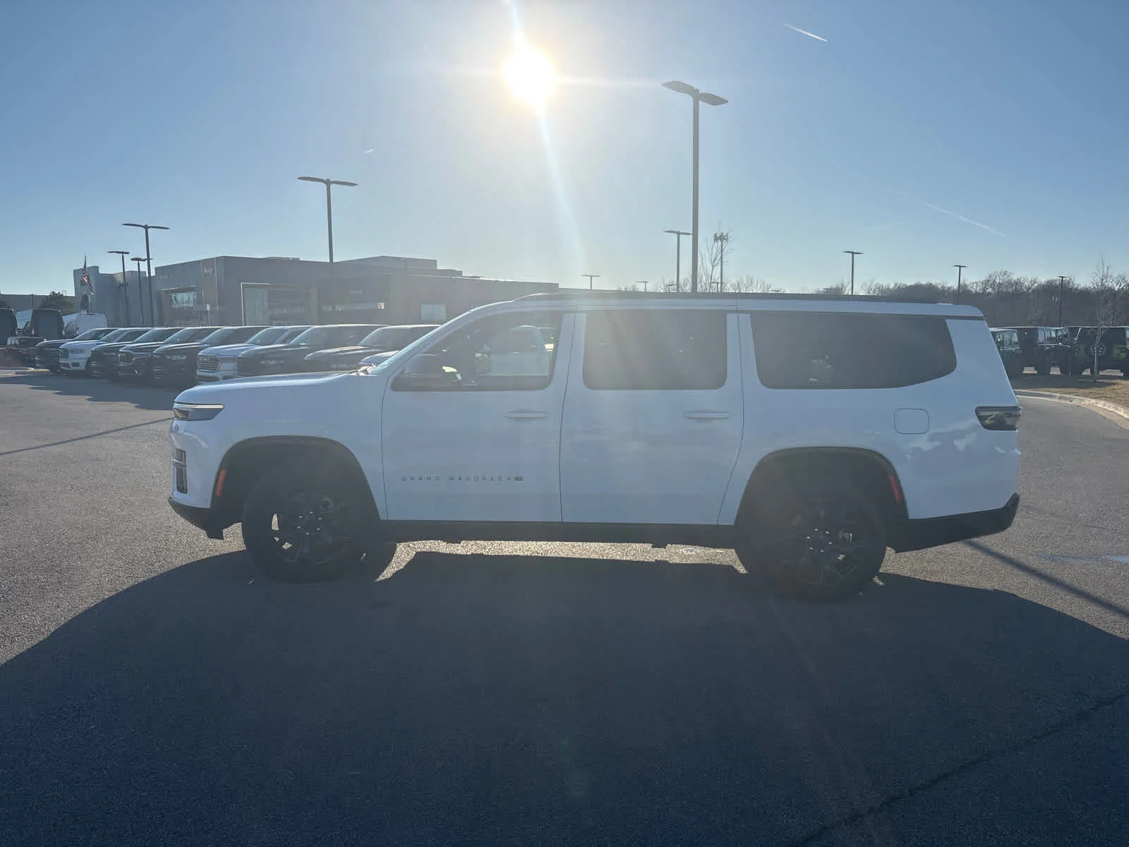 New 2026 Bright White Clear-Coat Exterior Paint Jeep Limited Altitude image 5
