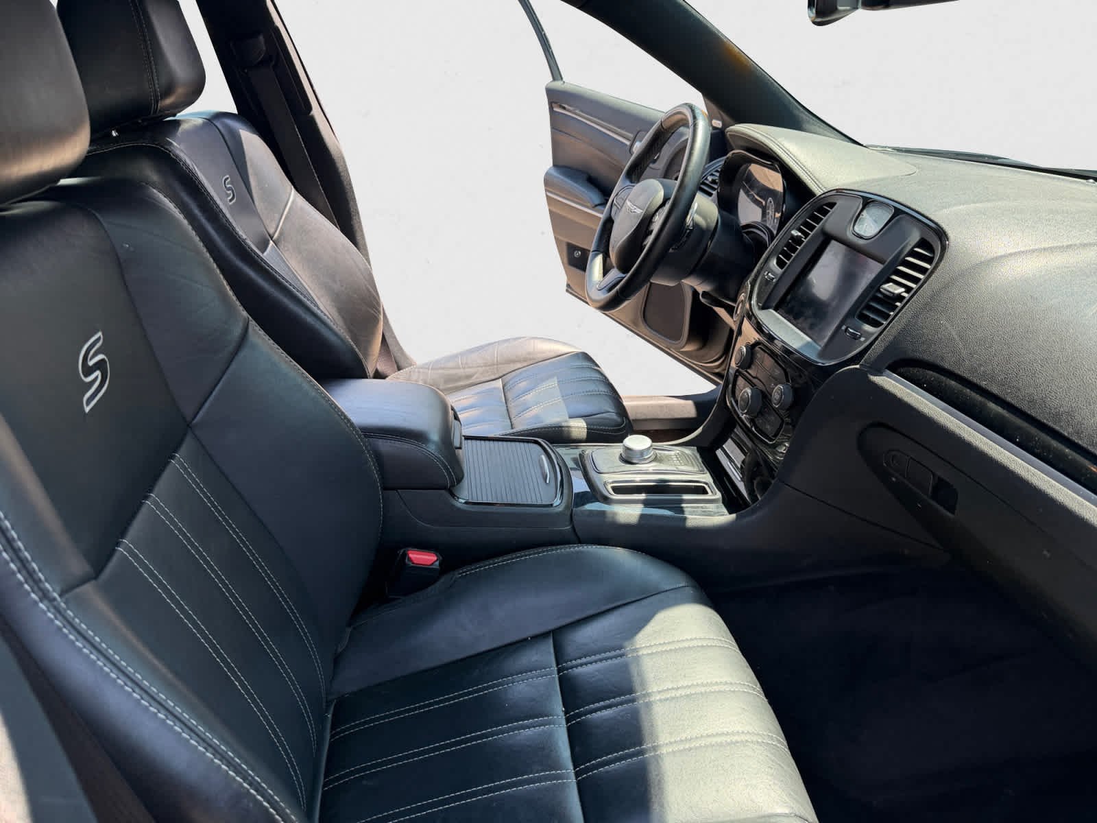 Used 2018 Gloss Black Chrysler 300S image 21