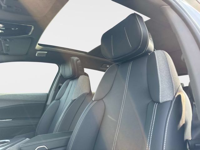 2027 Cadillac OPTIQ Sport - Photo 17