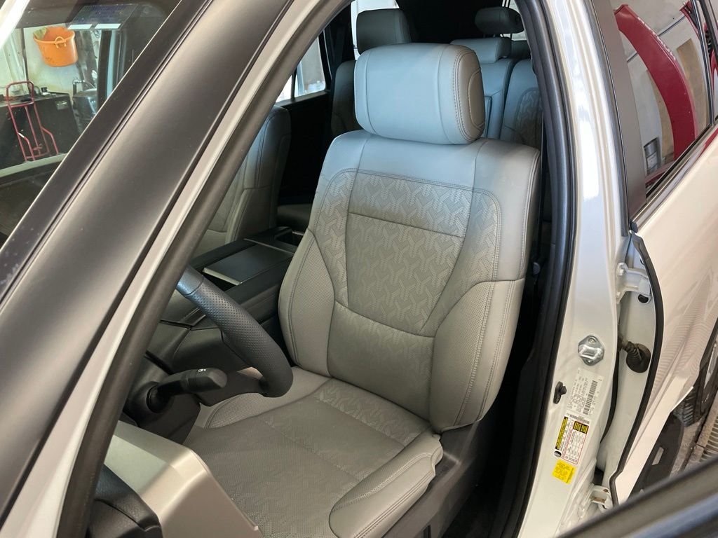 Used 2025 White Toyota SR5 image 11