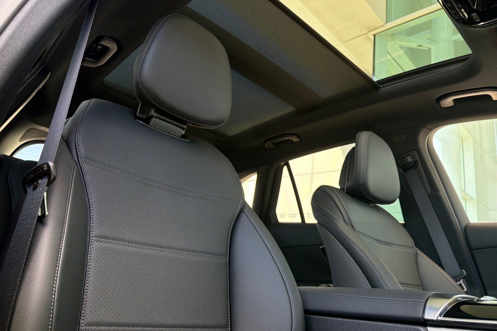 New 2026 MANUFAKTUR Alpine Grey Mercedes-Benz GLC 300 image 3