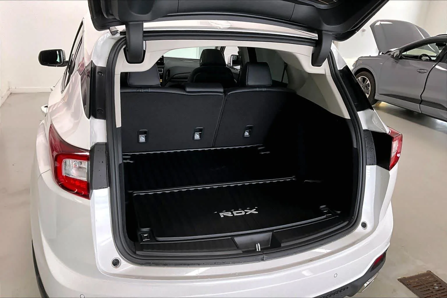 New 2026 Platinum White Pearl Acura w/Technology Package image 17