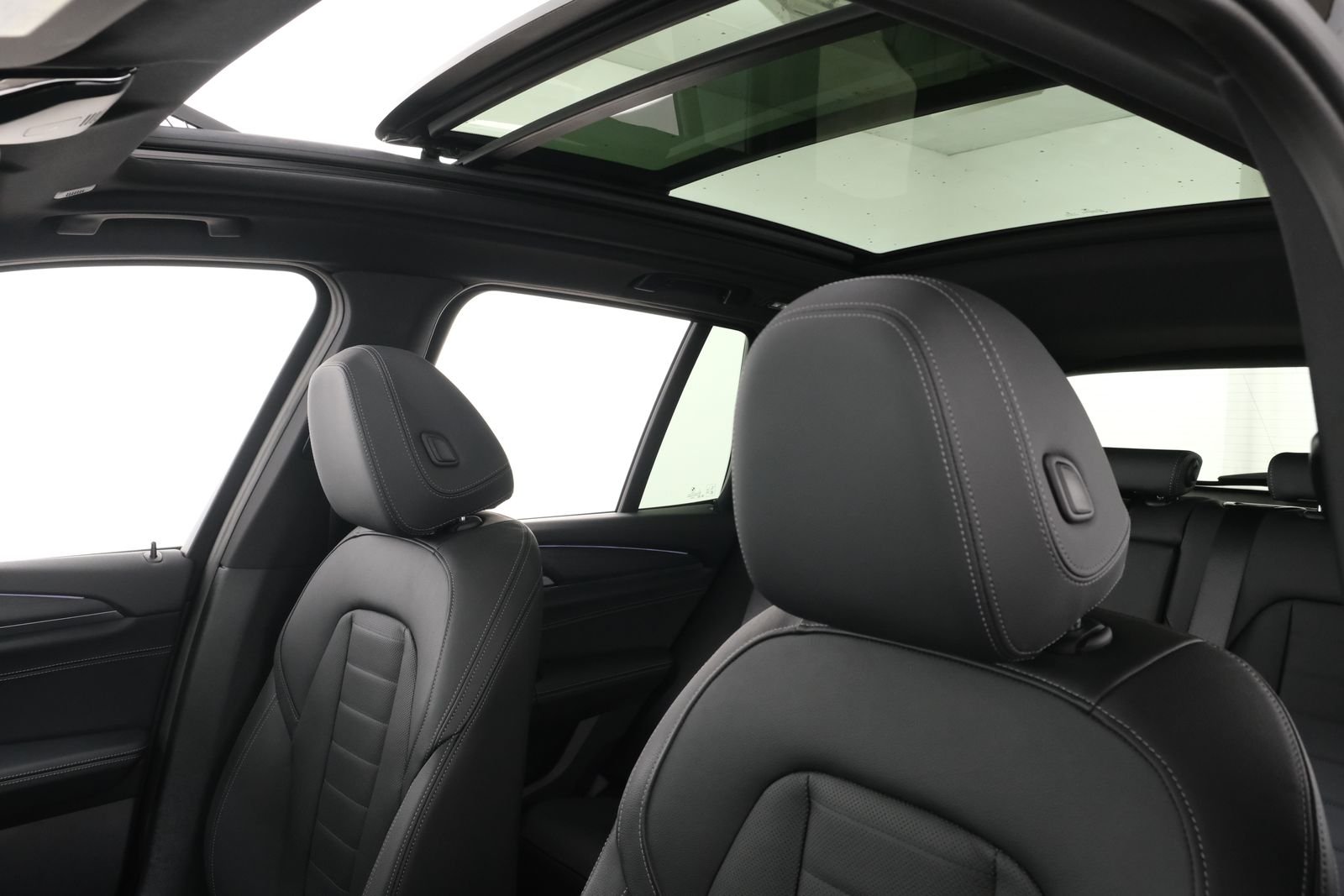 Certified Used 2023 Jet Black BMW xDrive30i image 30