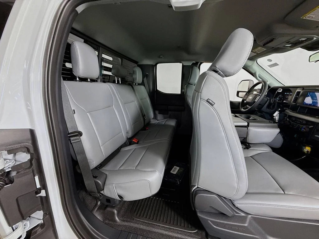 New 2025 Oxford White Ford F-450® XL image 26