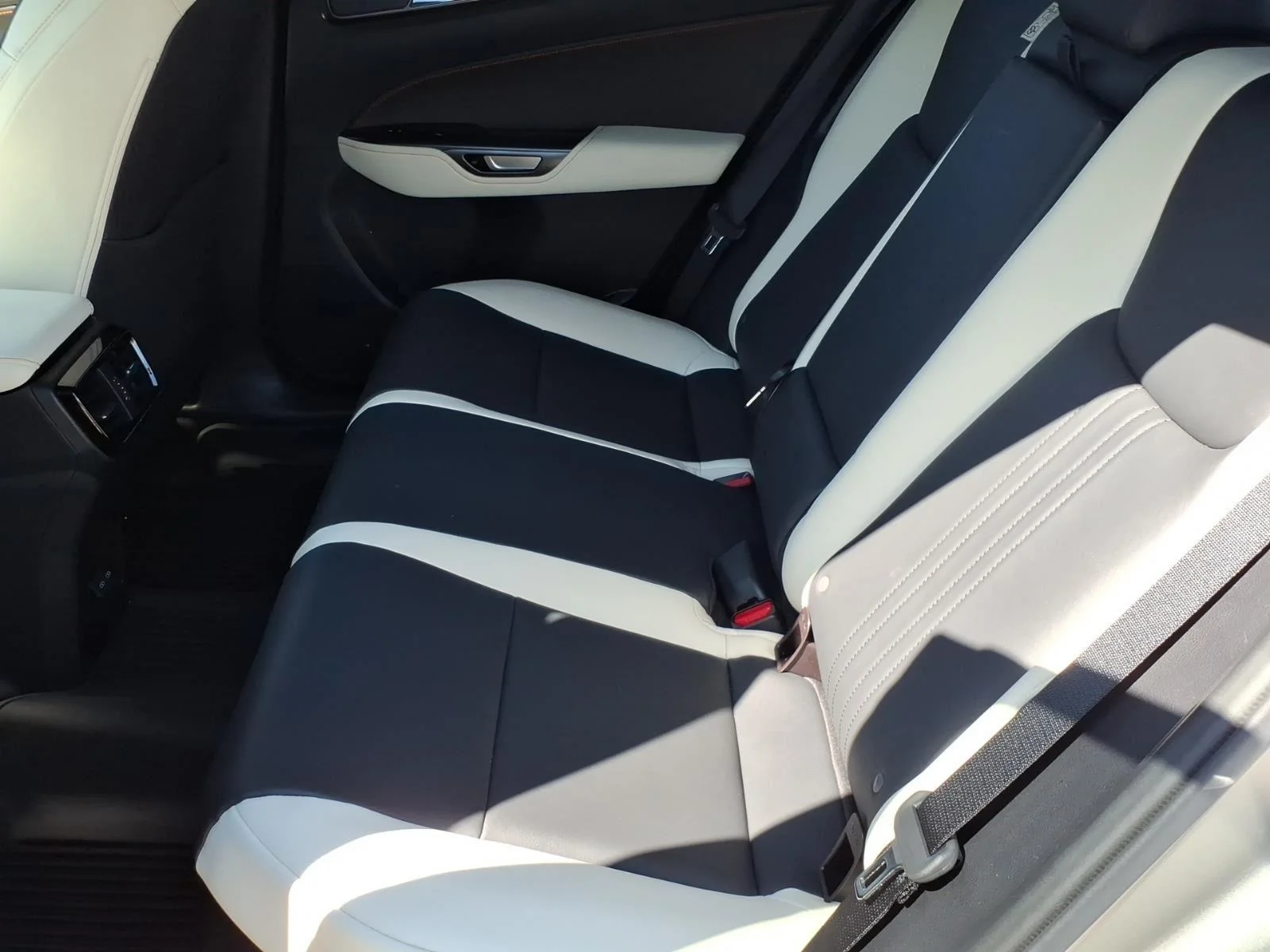 Used 2022 Atomic Silver Lexus NX 350h Premium image 23