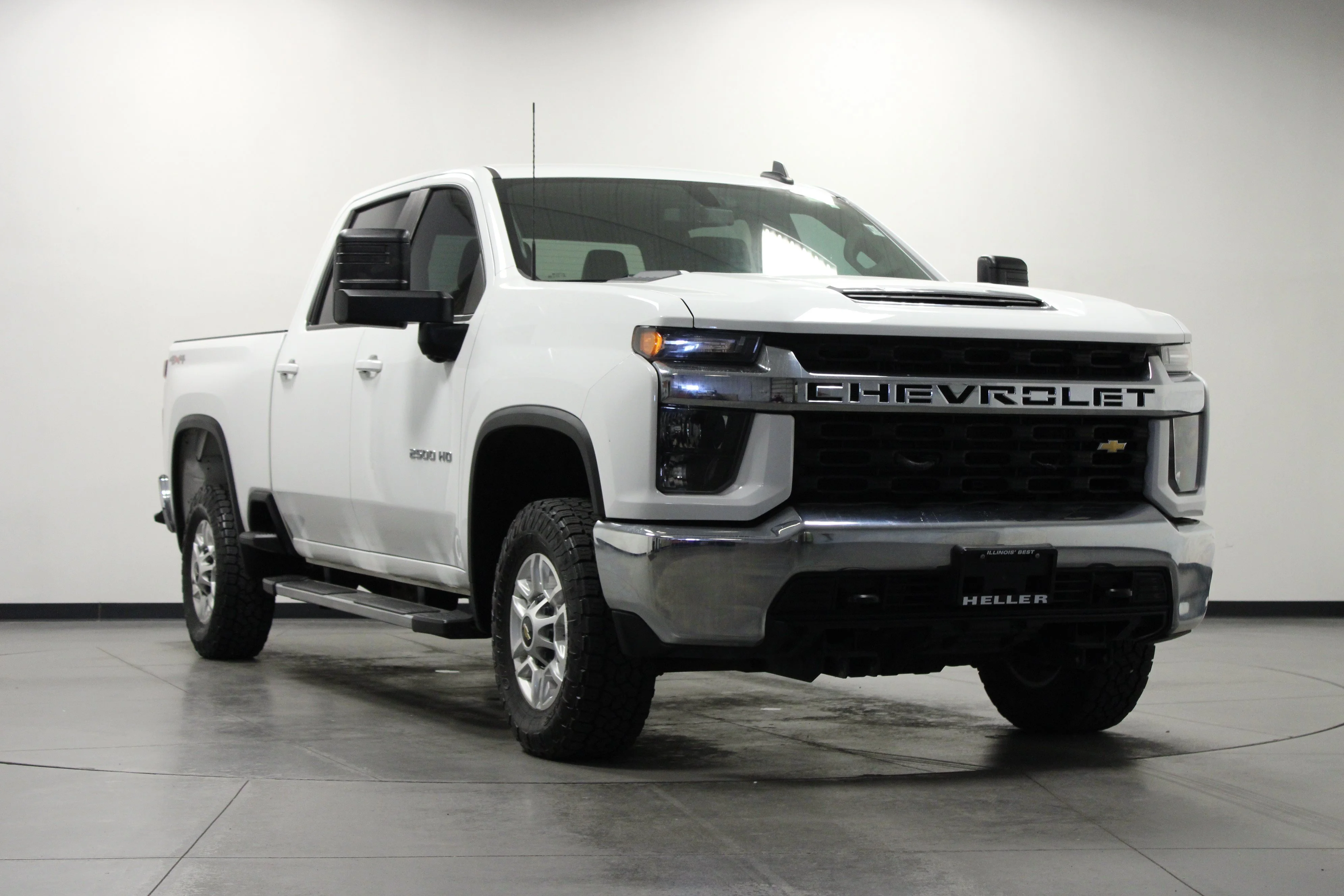 Used 2022 Summit White Chevrolet LT image 9