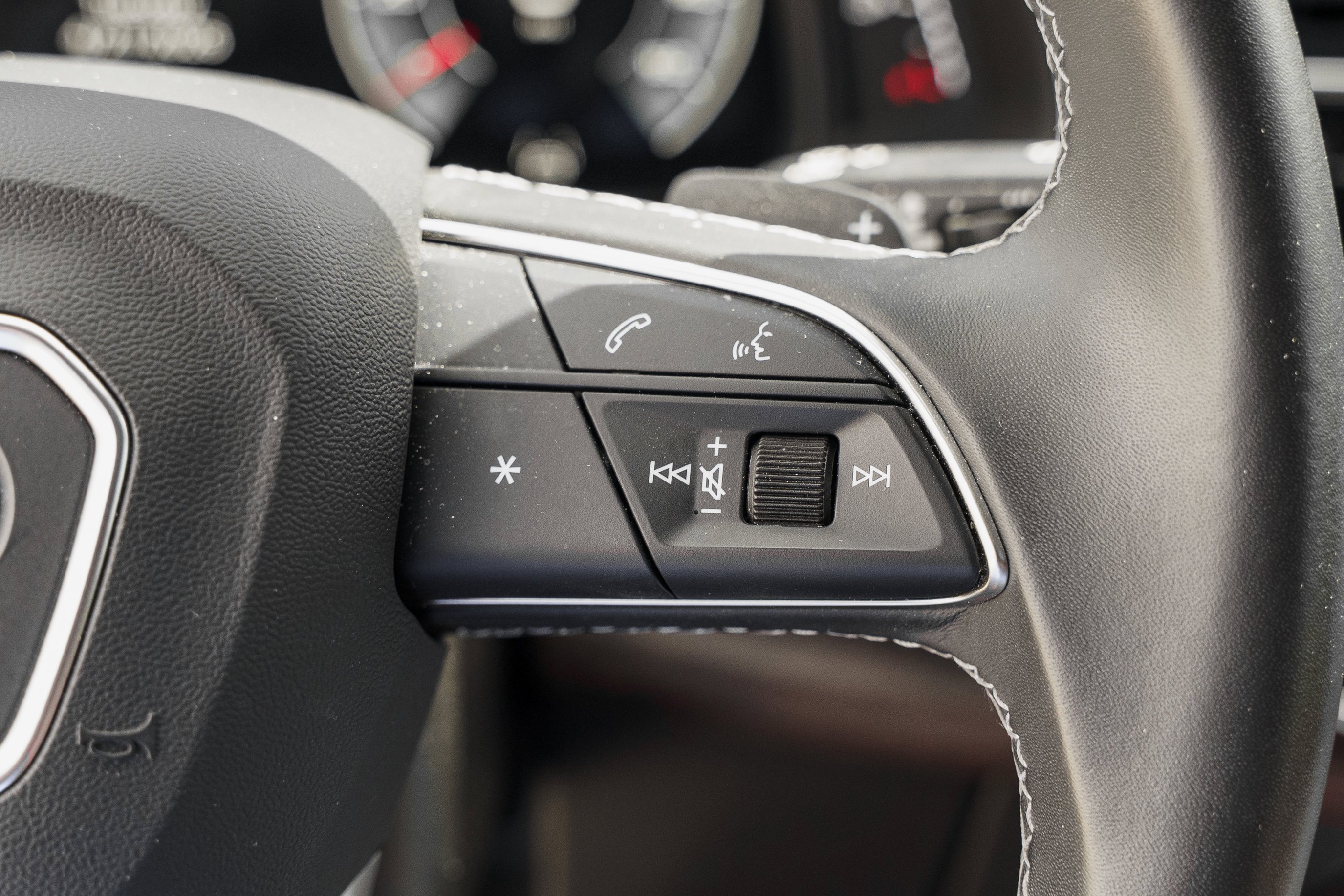 Used 2025 Carrara White Audi Premium Plus image 19