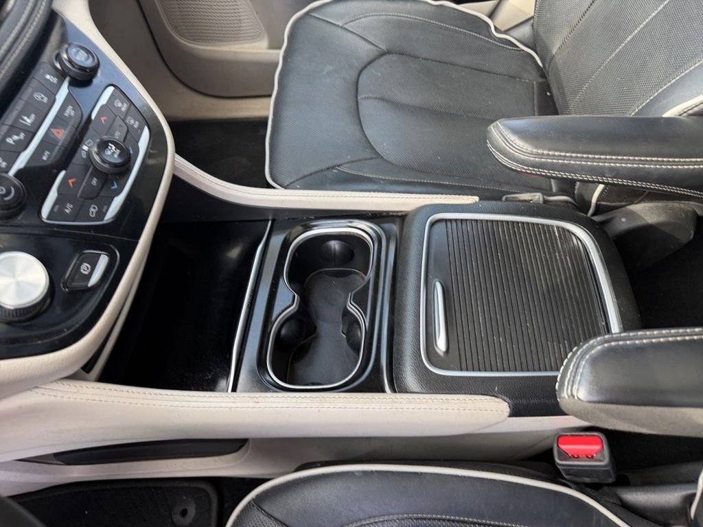 Used 2022 White Chrysler Limited image 15