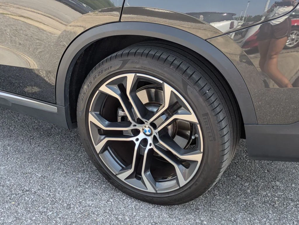 Used 2023 Gray BMW xDrive40i image 6