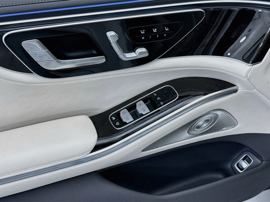 New 2027 MANUFAKTUR Moonlight White Metallic Mercedes-Benz S 500 image 22