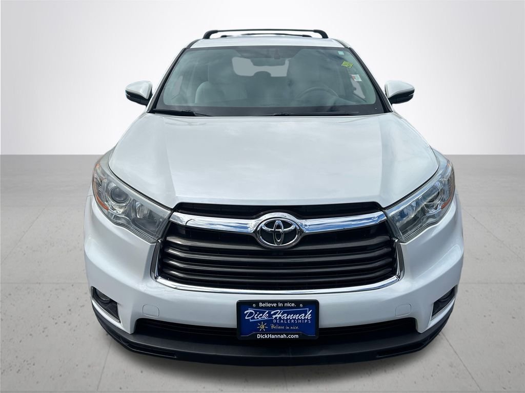 Used 2016 White Toyota LE image 3