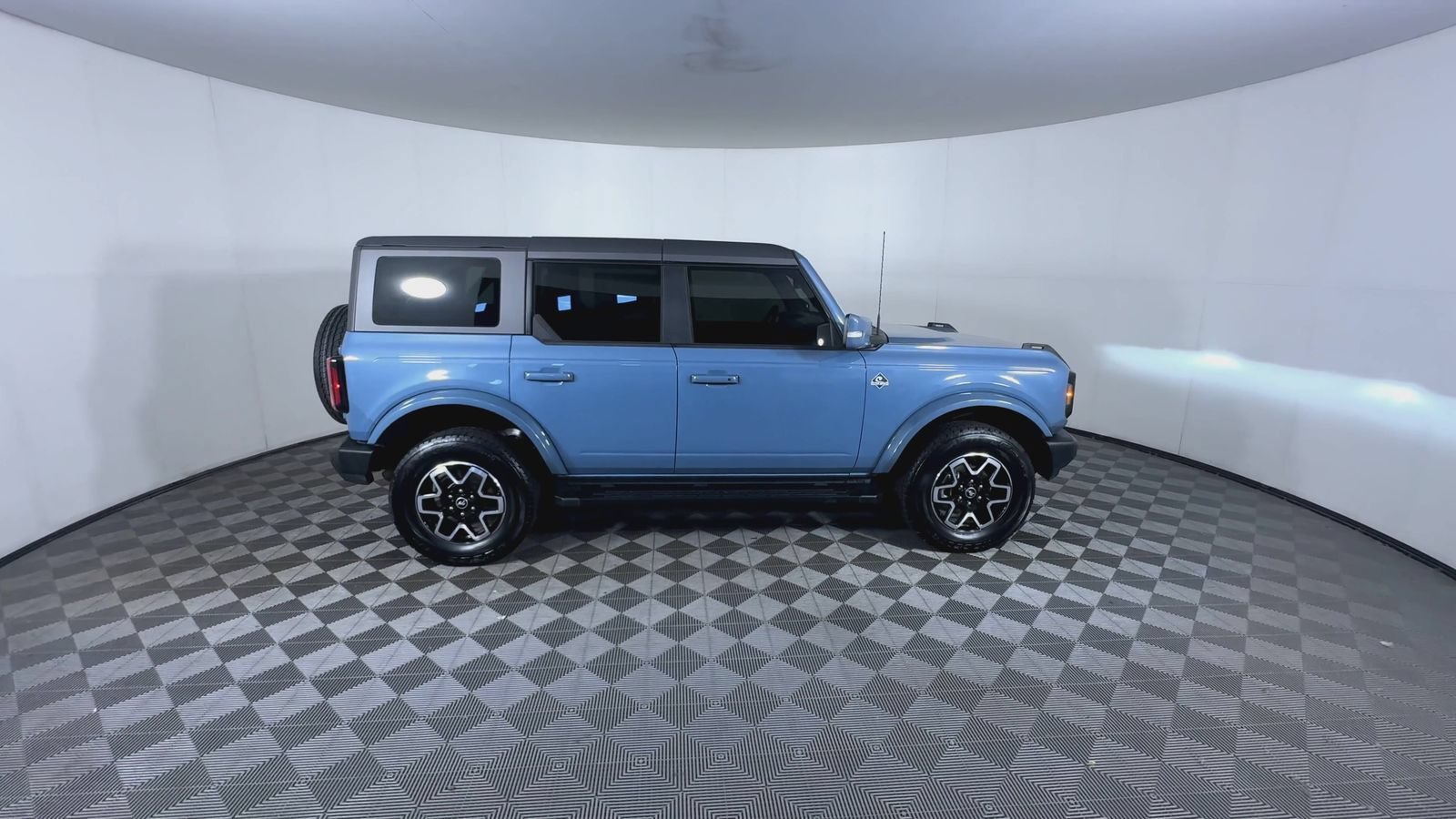 Used 2024 Azure Gray Metallic Tri-Coat Ford Outer Banks image 9