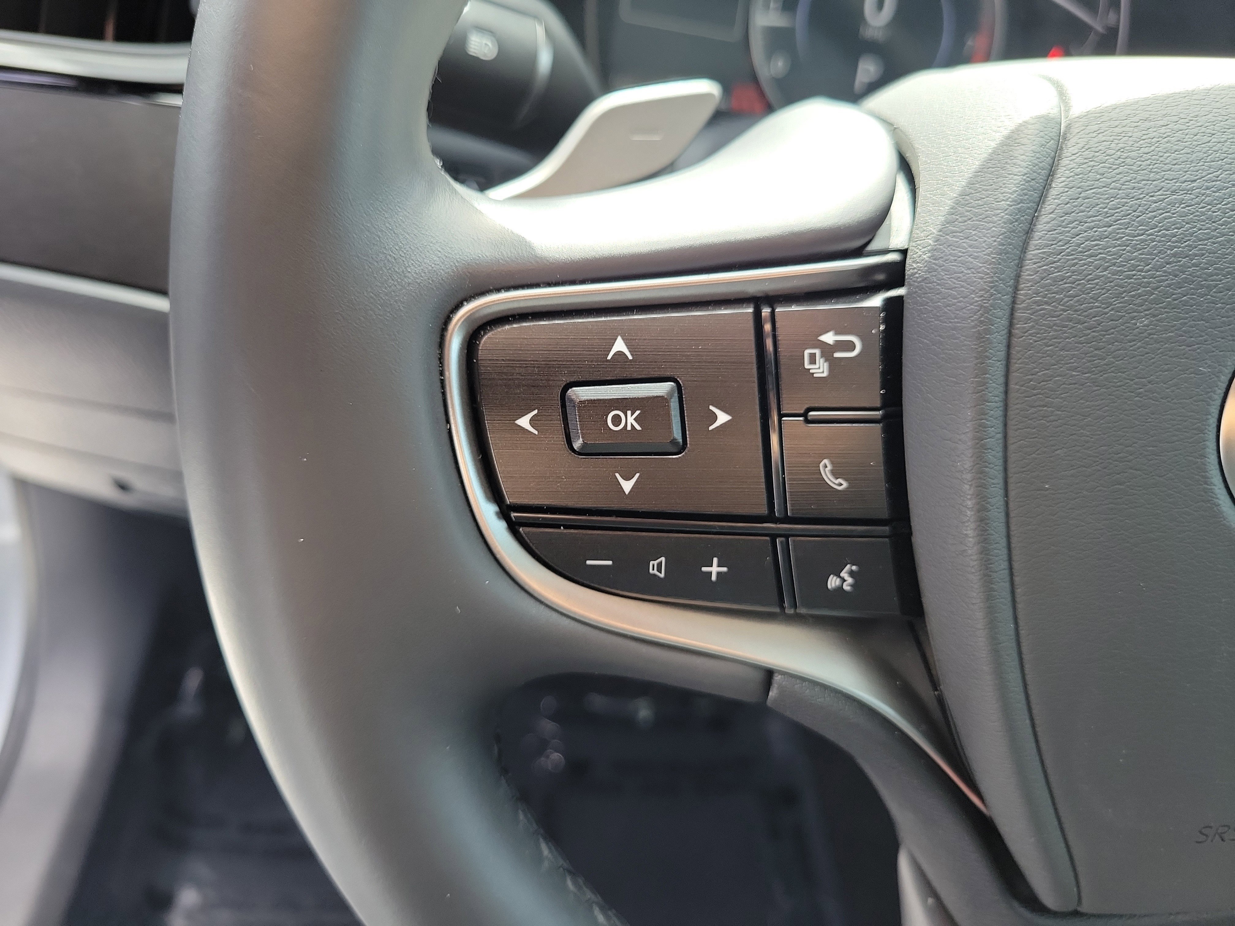2025 Lexus ES 350 - Photo 28